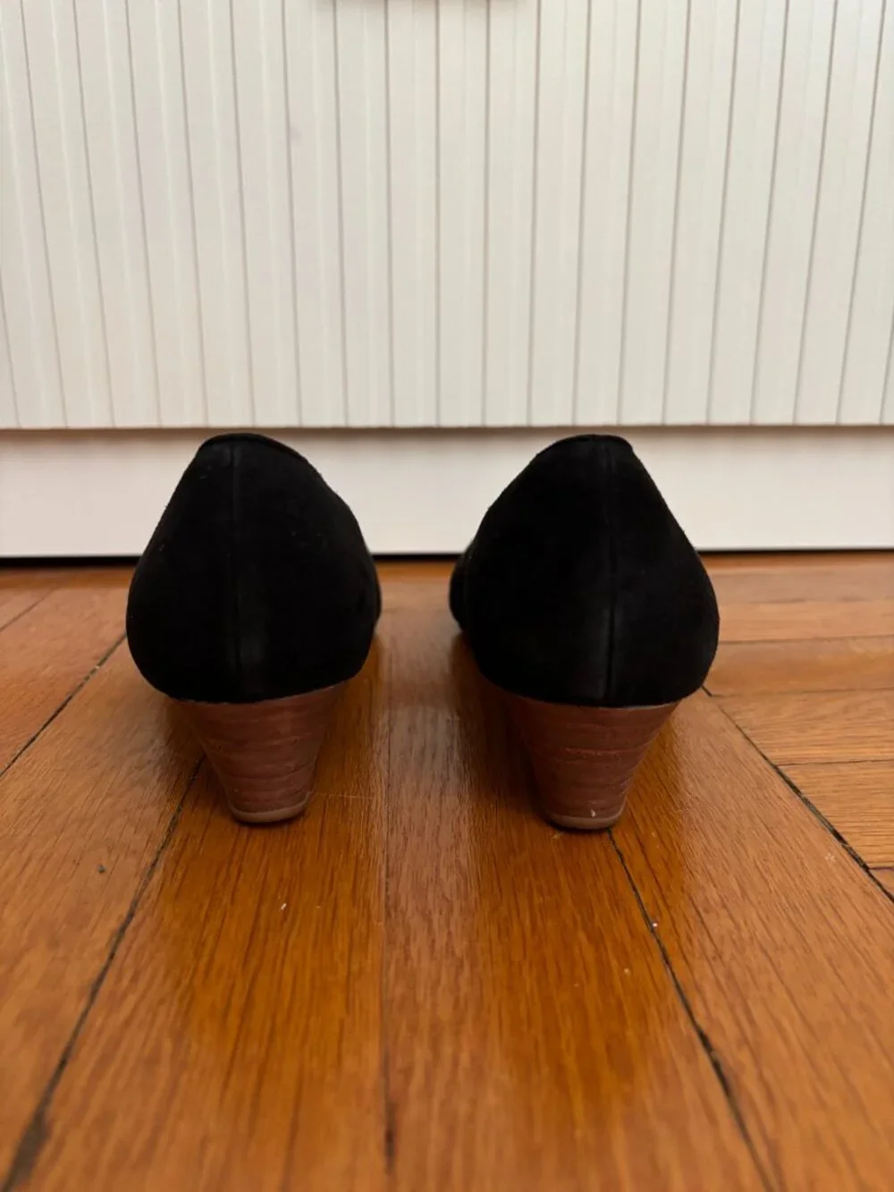 Susina Black Suede Wedge Pumps Pointed Toe Sz 9.5